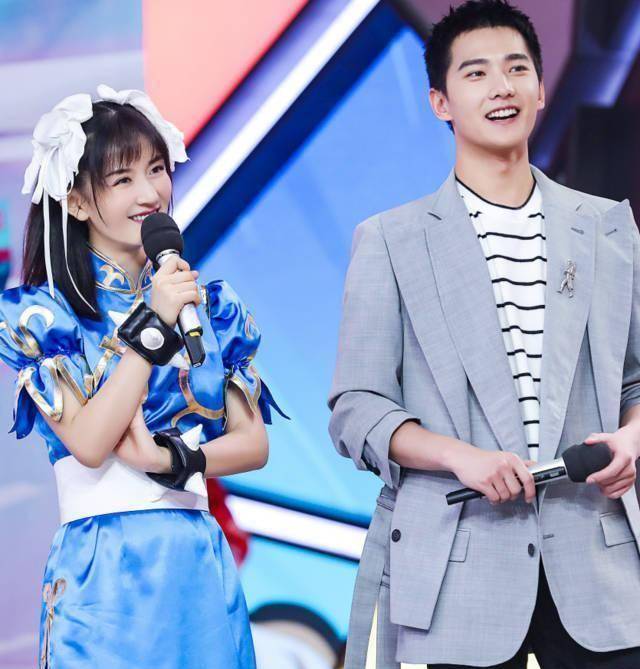 谢娜婚后更会装美了,模仿春丽又现"百变大咖秀",张杰也不管管_的设计