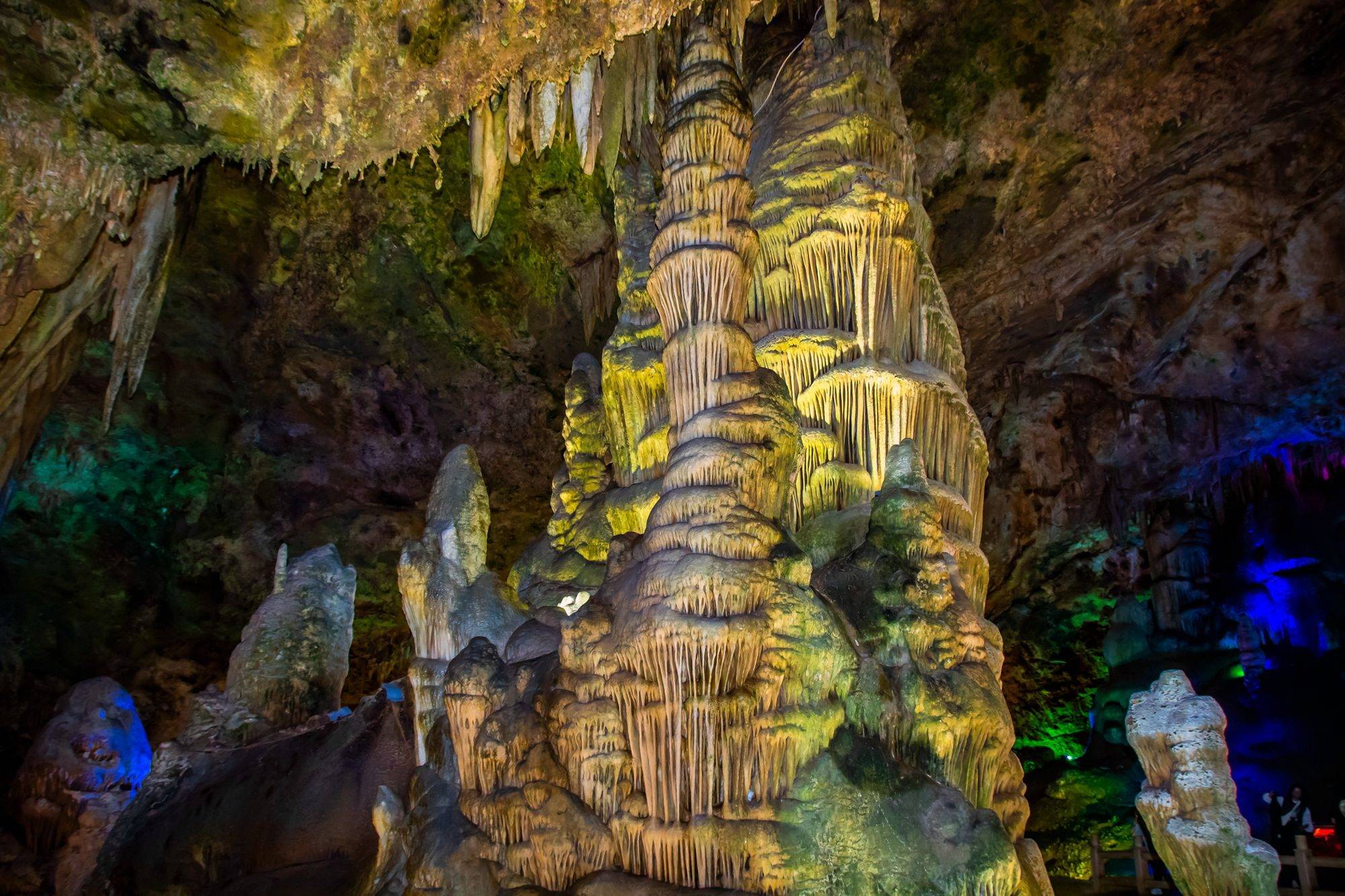 被誉为"北国第一洞",洞中凉爽宜人,美如仙境_溶洞_景观_景区