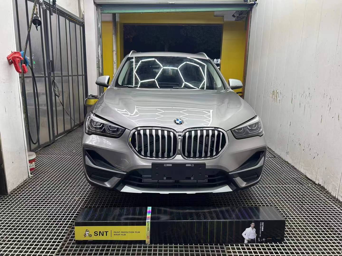宝马x1舒耐特隐形车衣,提高车身亮泽度_搜狐汽车_搜狐网