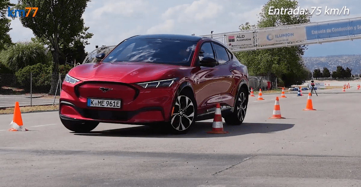 电马麋鹿测试,看看这车的操控到底如何_搜狐汽车_搜狐网