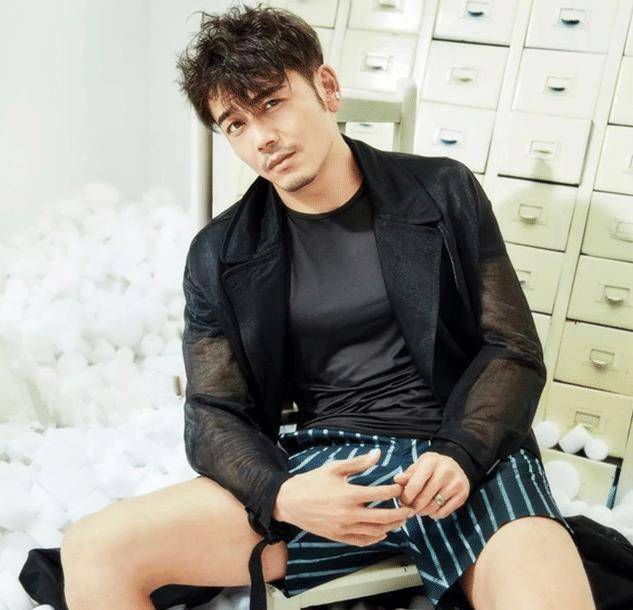 当然,杨雨辰能这么懂事,离不开爸爸妈妈的精心培育,杨烁作为娱乐圈中