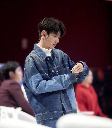禁烟大使,而如今王源却因为在公开场合吸烟饱受非议_tfboys_组合_百分