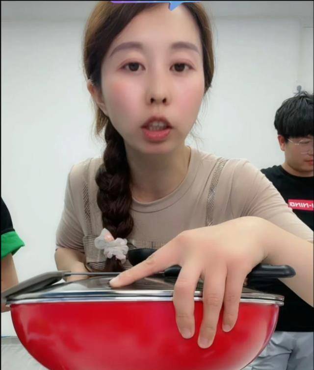 许敏吸取教训,两个官司快开庭,郭威回乡收麦子,田静直播人气高