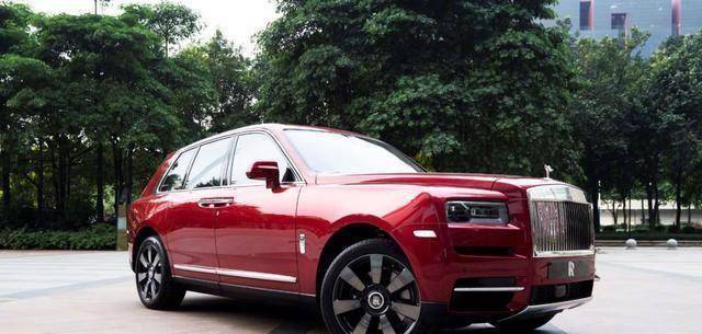 有种炫富叫黄圣依的女儿,晒百万豪车,网友:没父亲她是个啥