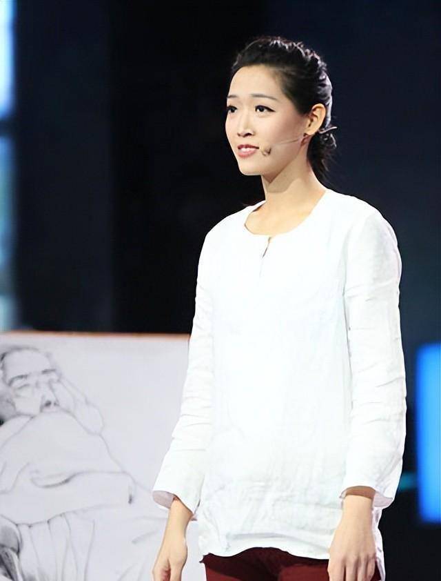 星二代李元元:选秀节目冠军,初恋是黑人备受争议,32岁仍单身_李立群