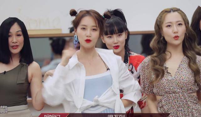 一件裙子4万2,豪横仅次王丽坤,重感情的白冰也是隐形富婆_蓝盈莹_节目