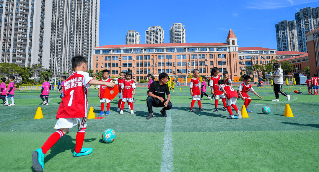 幼儿园足球_幼儿园足球误区避免_幼儿足球教育意义