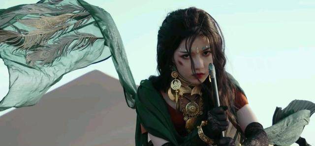 了百大频繁翻车其实这已经不是今年第一个翻车的百大,在此之前蕾丝