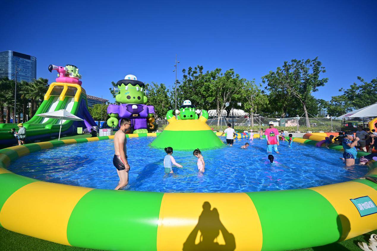 造浪派对,摩天轮开放时间延长,来欢乐港湾绿巨巨水上乐园chill一夏!