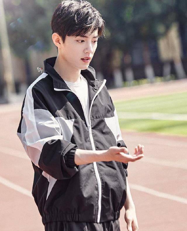 另外,这一次主要评选出了前二十位,除了前三名的肖战,杨幂,张哲瀚