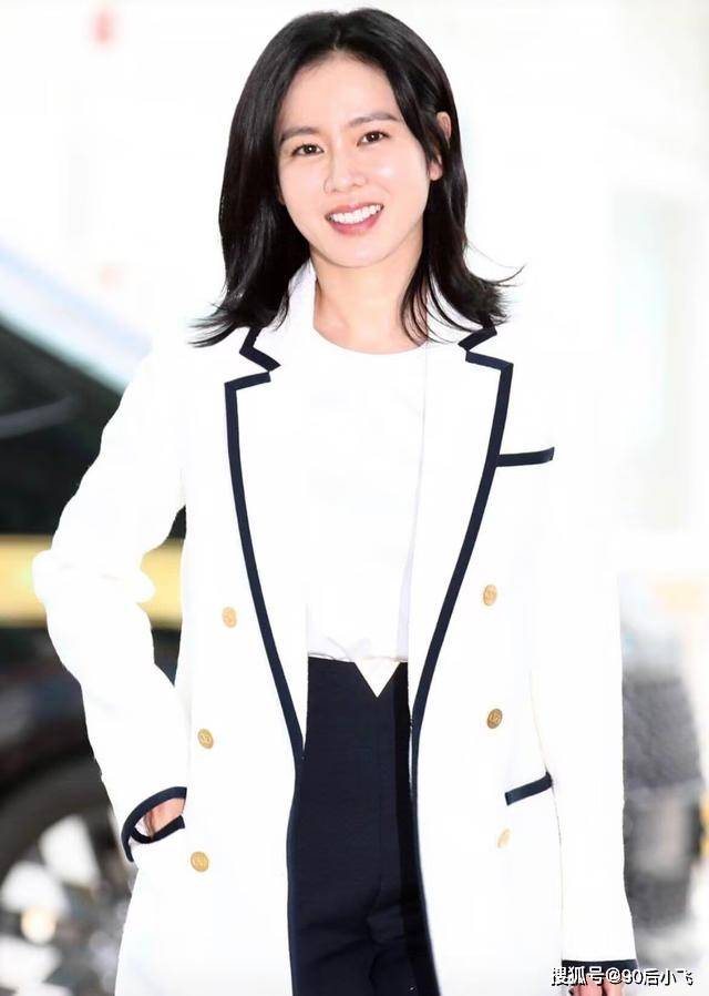 孙艺珍近况现身,拎1万6的包包抢尽风头,仿佛走路都带风!