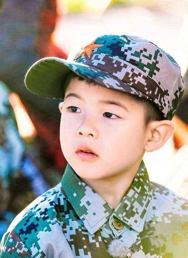 有种重生叫沙溢二儿子,从小被说比哥哥丑,新照被扒:他是宋仲基_兄弟