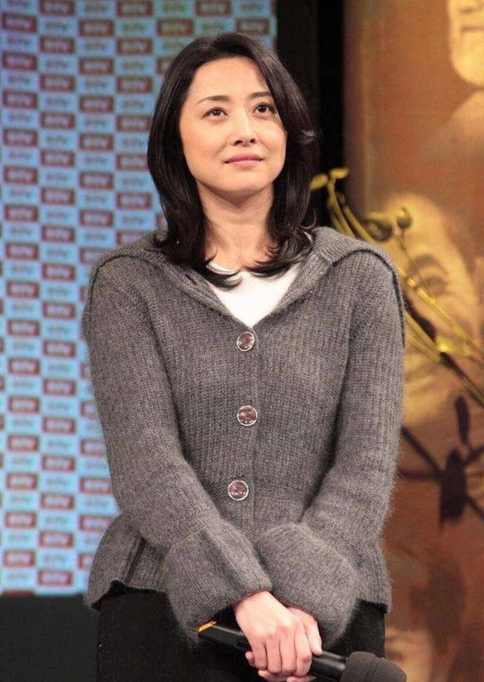 多年,原来张若昀后妈是她,年轻时是女子老了风姿绰约_时尚_刘蓓_优点