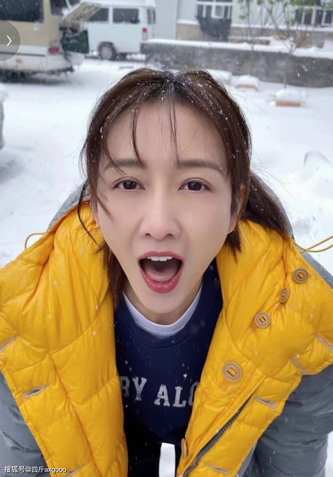 曝德云社何九华出轨女素人,深夜车内共度三小时,不雅