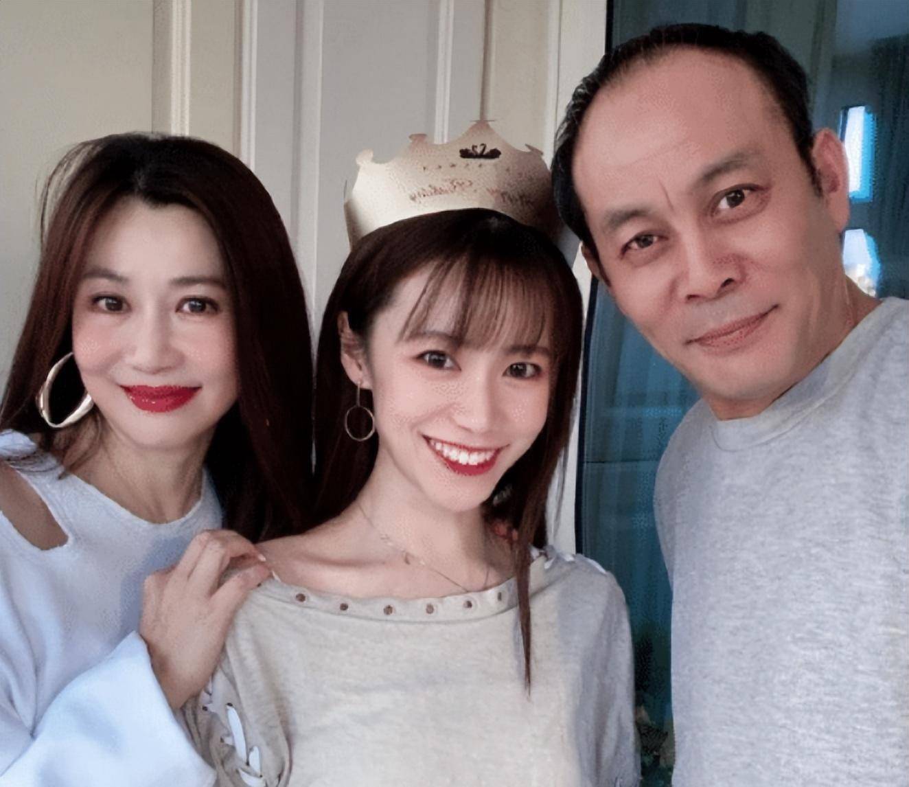 《亮剑》演员今昔,17年后境况差距大,李云龙两个老婆越来越美_李幼斌