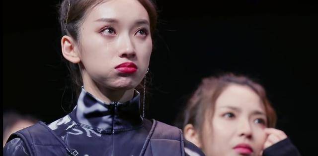 爆料称《青春有你1》出道学员嘉羿追求孔雪儿,但追求时嘉羿并未和前