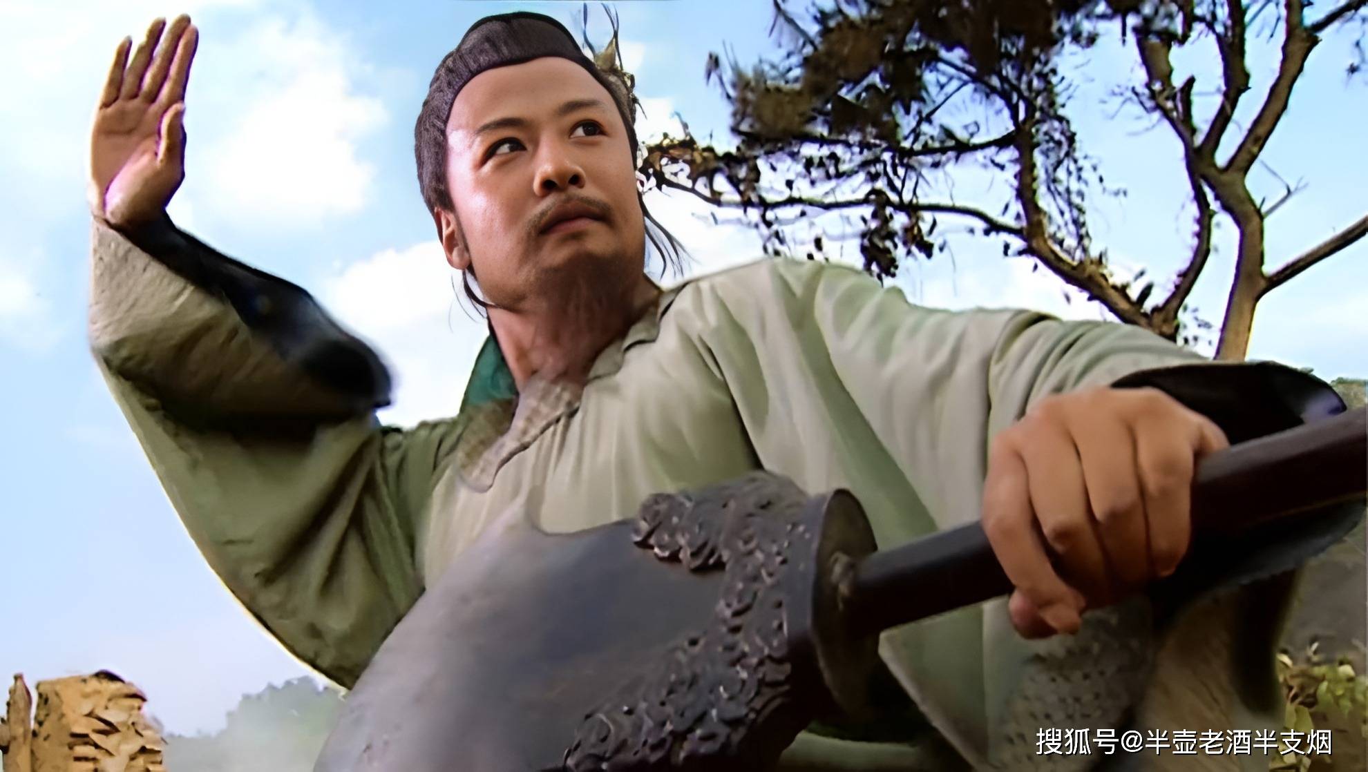 在梁山一百单八将中,豹子头林冲可谓全能选手:在马上挺起丈八蛇矛,玉