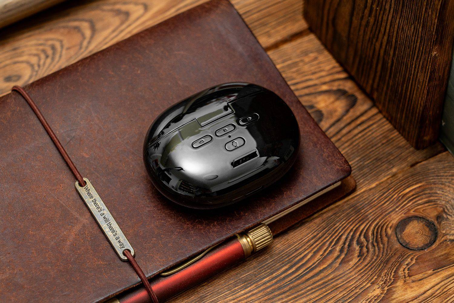 这不仅是一款蓝牙耳机，还是MP3和录音设备，妥妥的黑科技没跑了