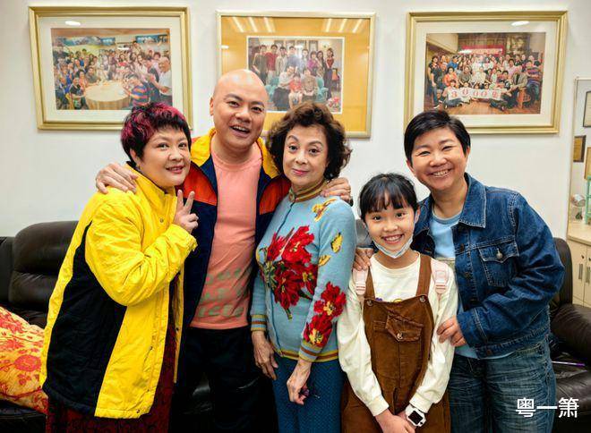 81岁的广州演员卢秋萍,与卢海潮已缘尽,戏外丈夫是唱片公司老板_粤剧