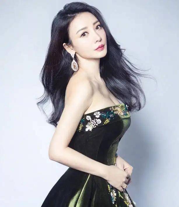 《迟到的恋人》中,柳岩说找不到对象不用强求自己,真情实感了_什么