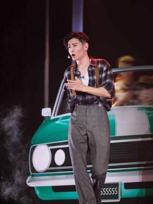 黄贯中(paul)所属的「陈辉部落」与欧阳靖(mcjin)团队组成「日不落」