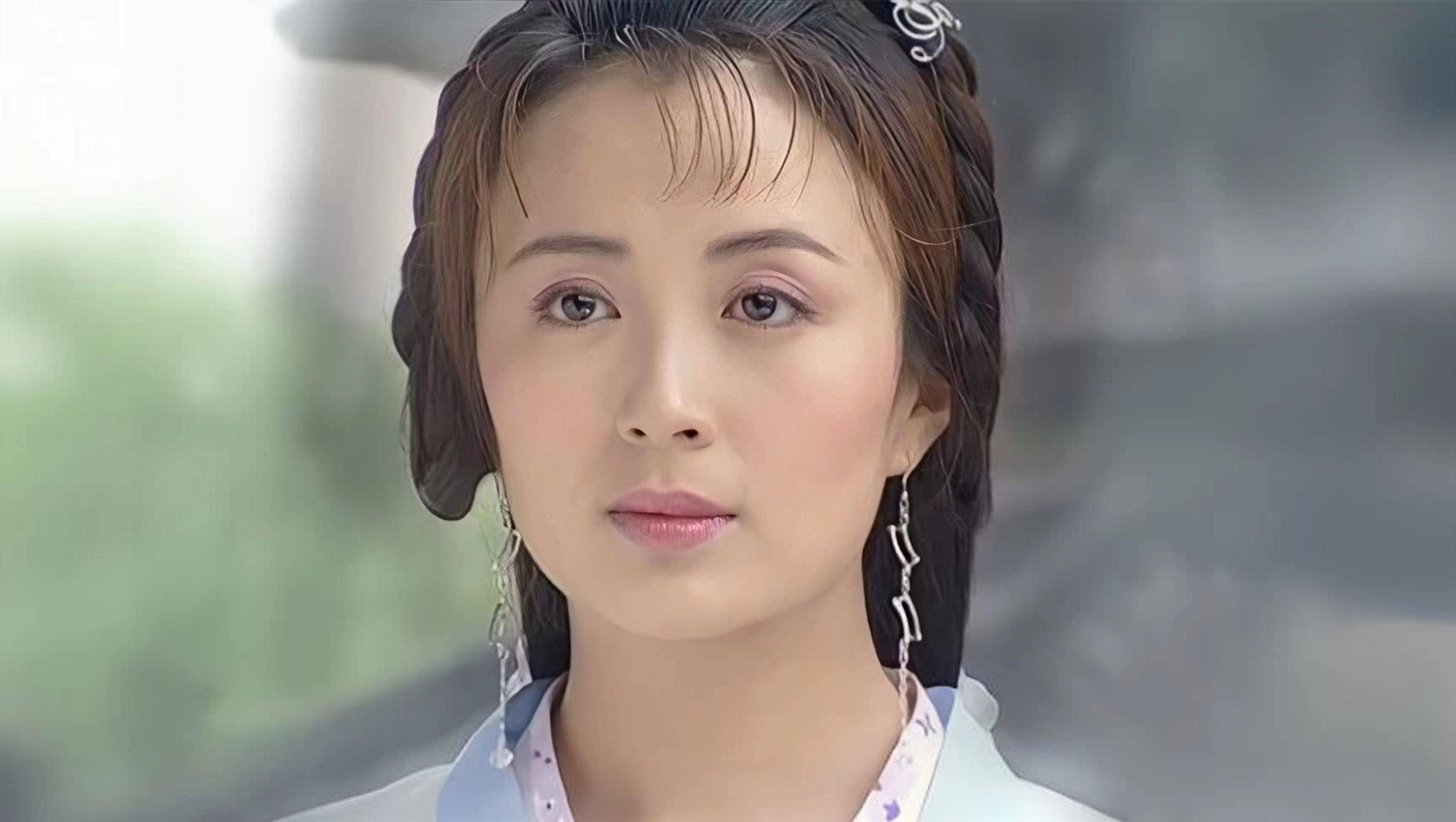 盘点童年阴影徐盈盈的八套靓丽造型,惠妃的招牌装不是最美的吗?