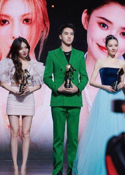 《从结婚到恋爱》,实力圈粉,网友表示:周雨彤,最近好迷人啊_气质_许魏