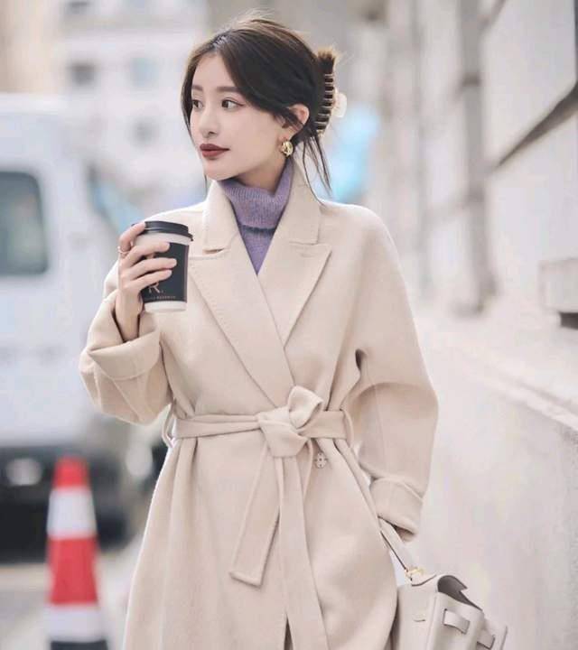 30岁之后的女人穿衣要有品味,大衣穿搭是首选,可以美到不像话_服装