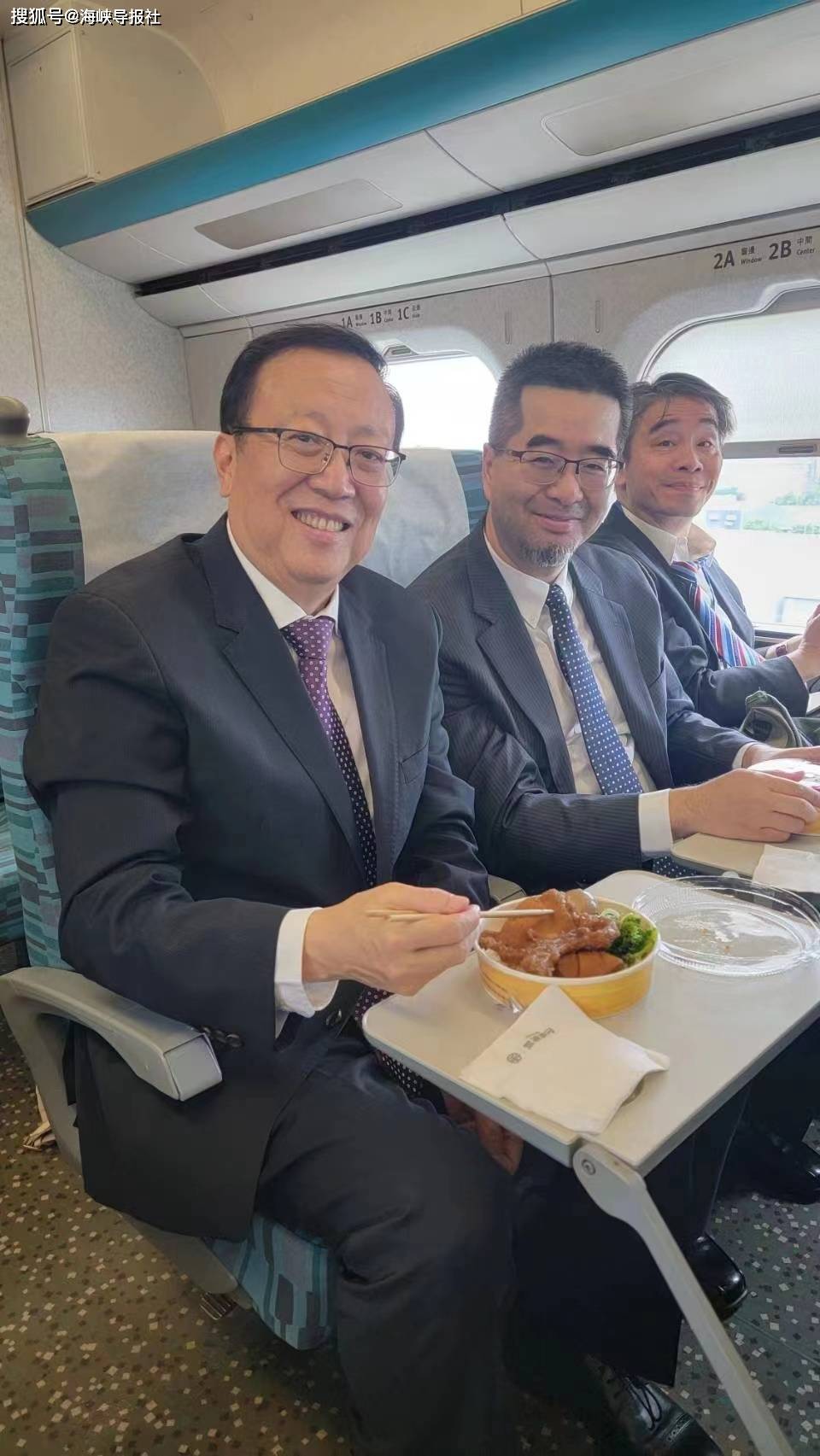 北大党委书记对"台铁便当"赞不绝口_台湾_马英九_美食