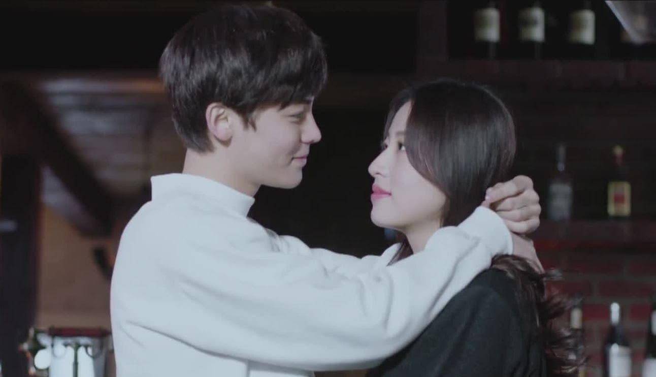 周雨彤和龚俊在一起了吗?