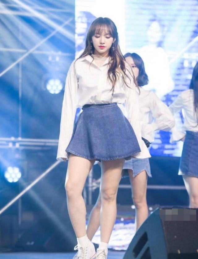 "叫程潇练瑜伽,本以为是青铜,没想到比女教练还标准_因为_柔韧性_发展