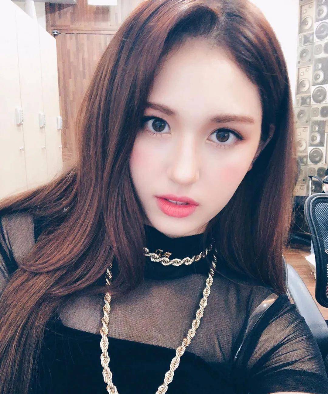 国外混血歌手全昭弥somi:简直就是人间芭比,颜值高的不得了_somi_身材