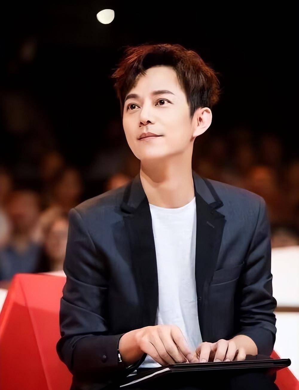 快乐家族解散一年多,再看谢娜,杜海涛现状,才发现何炅有多聪明_节目