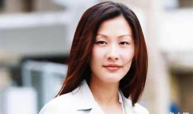 陈慧珊:与伏明霞丈夫有过一段情,41岁替夫还债,她在追求什么?