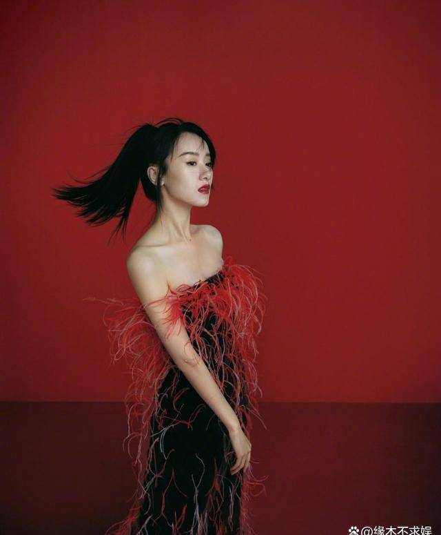 袁冰妍登新杂志封面,销量400 ,之前杂志造型风格不一_时尚_资源_黑色