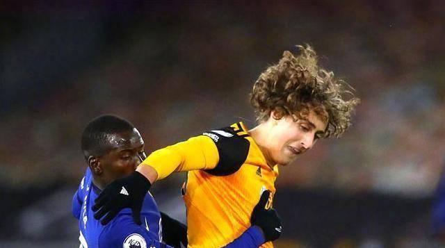 狼队上轮0-1爆冷不敌维拉,联赛前12轮拿到17分暂列第13;切尔西上轮0-1