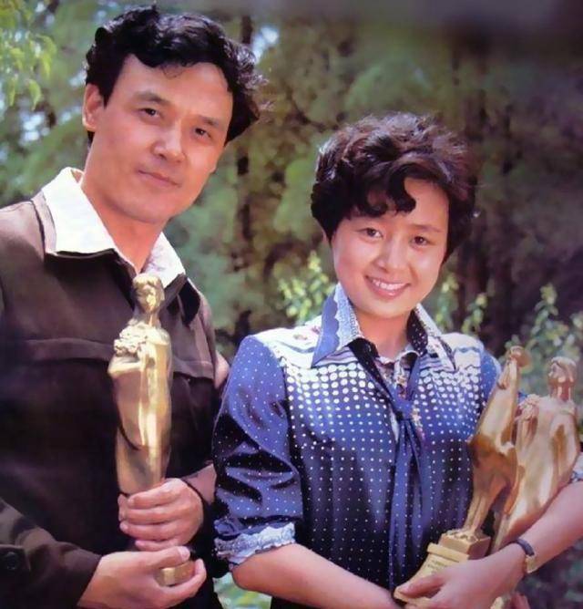 79岁达式常,曾搭档女星李秀明肖雄潘虹,与结发妻子相依相守50年_表演