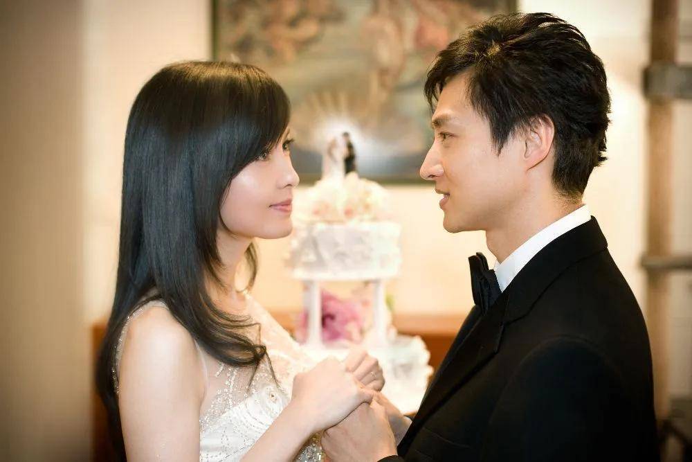 周慧敏:在一起20年,结婚13年,被不忠诚n次,53岁依然如少女_倪震_金庸