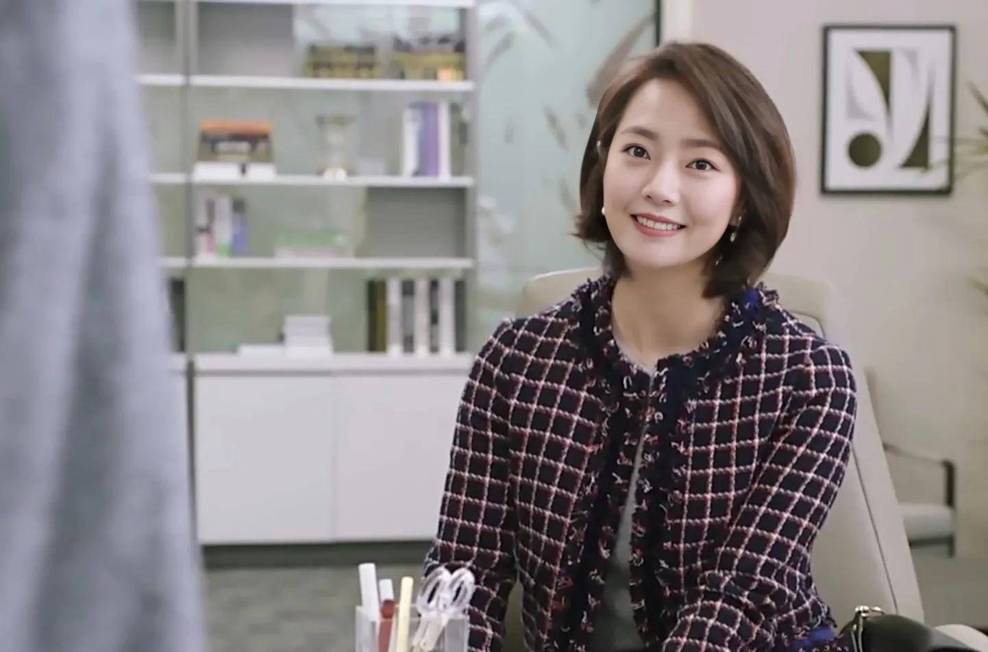 贾景晖:凭《庆余年》出圈,从校服到婚纱,妻子是演员,有女12岁_角色