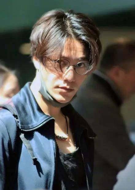 41岁的陈坤素颜直播,像漫画里走出的少年!