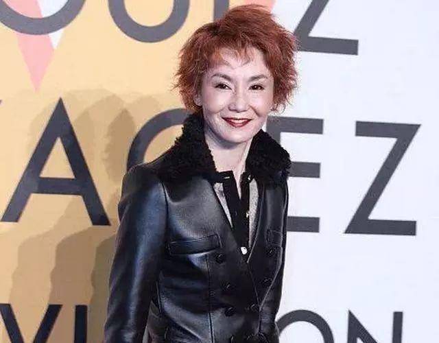 浓妆艳抹掩盖衰老,真让人伤感_刘嘉玲_发型_美女