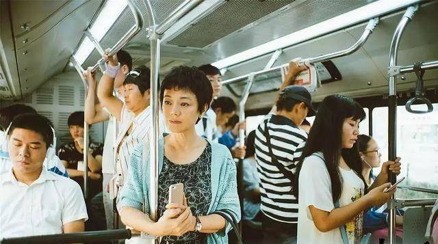 68岁的张艾嘉凭什么还能跟董子健演吻戏,跟彭于晏"搞暧昧"?
