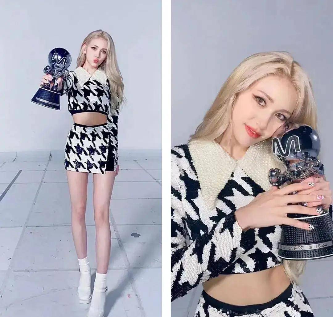 已,这身材,这腿,这腰,这腹肌……这跟小时候见过的芭比人偶一模一样啊