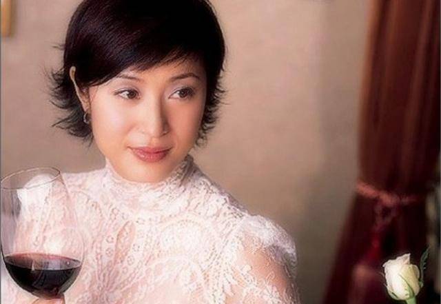 陈法蓉:港姐出身的女星,历经三段感情后依旧独身_倪震_女神_生活