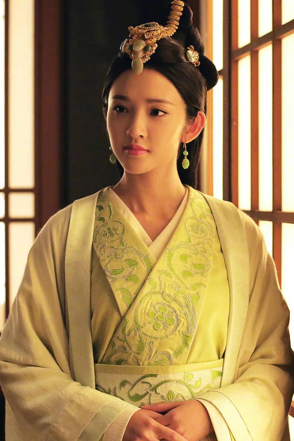 盘点影视剧中那些让人眼前一亮,念念不忘的女配_扮演者_人物_长生