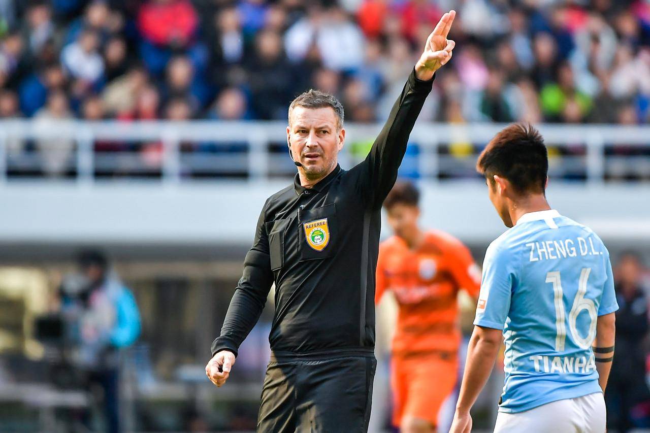 "马宁们"的好日子到头了,中国足协有意重新邀请外籍裁判!