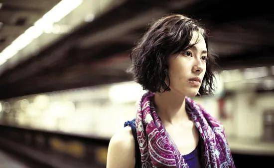 放弃5亿分手费,当时都说她惨,现在看来她才是人生赢家_梁洛施_李家生