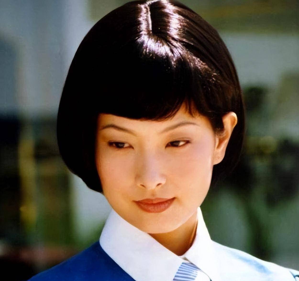 57岁孙思瀚携妻女齐聚海外!