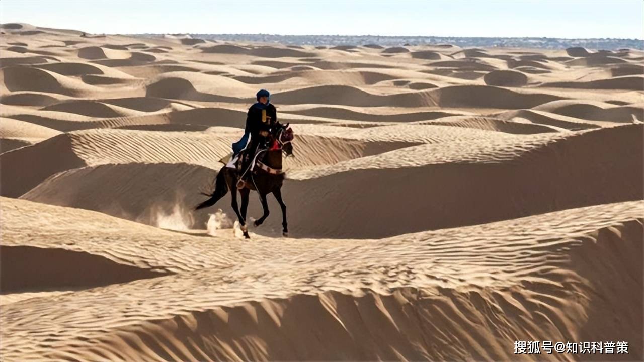 沙漠里的沙子有多厚?阿联酋为什么要从国外进口沙子?