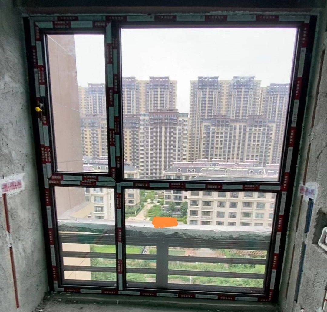 封阳台有4种封窗方法,看完就知道怎么选了,但要注意4个选择建议_窗户